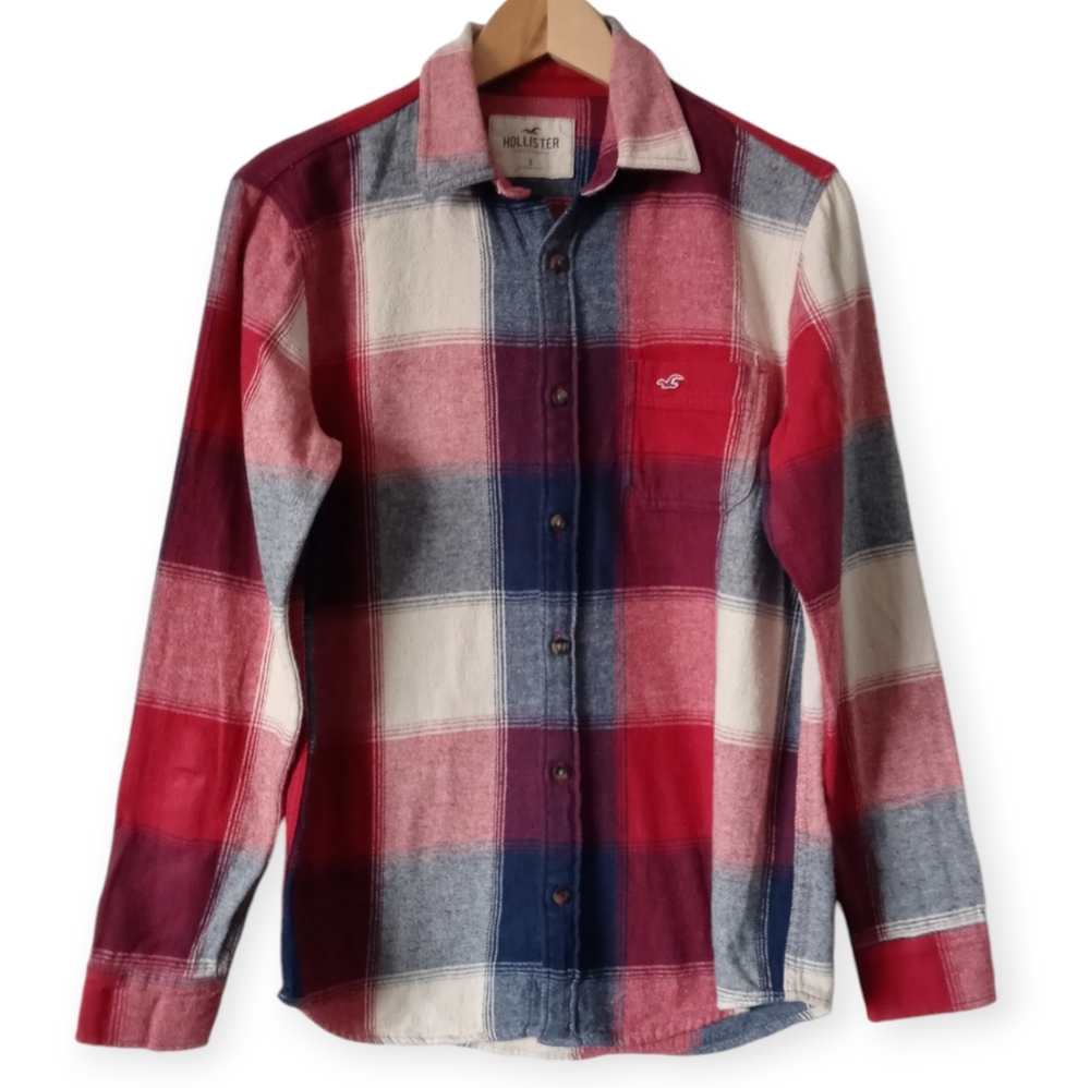 HOLLISTER MEN'S RED BLUE PLAID  FLANNEL LONG SLEEVE BUTTON-UP SHIRT. SIZE S.